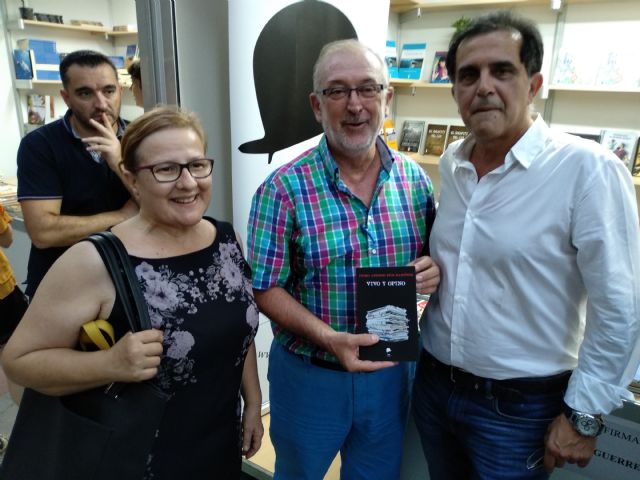 Serrano apoya la cultura como pilar básico para la sociedad y elemento vertebrador de la economía, por lo que celebra que se recupere la Feria del Libro - 2, Foto 2