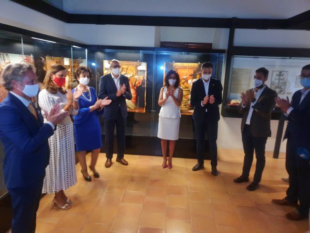 Las vitrinas instaladas en el Museo del Castillo garantizan la conservación de las pinturas de Hernando de Llanos - 1, Foto 1