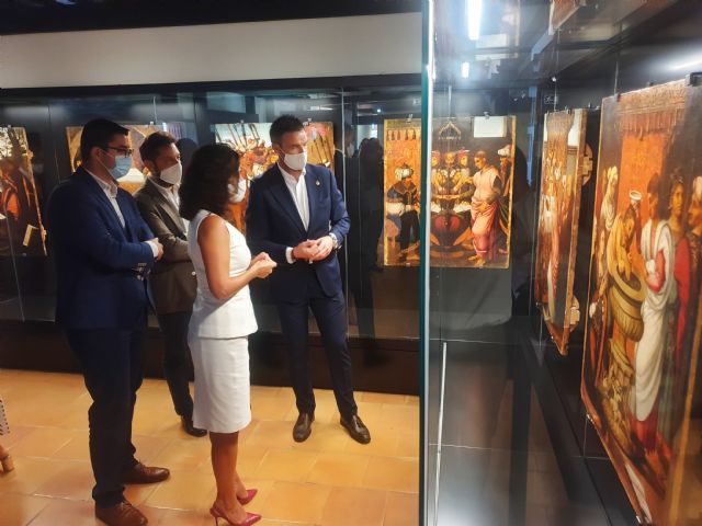 Las vitrinas instaladas en el Museo del Castillo garantizan la conservación de las pinturas de Hernando de Llanos - 3, Foto 3