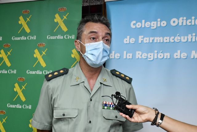 La Guardia Civil y el Colegio Oficial de Farmacéuticos de la Región de Murcia colaboran para la seguridad y el bienestar de las personas mayores - 4, Foto 4