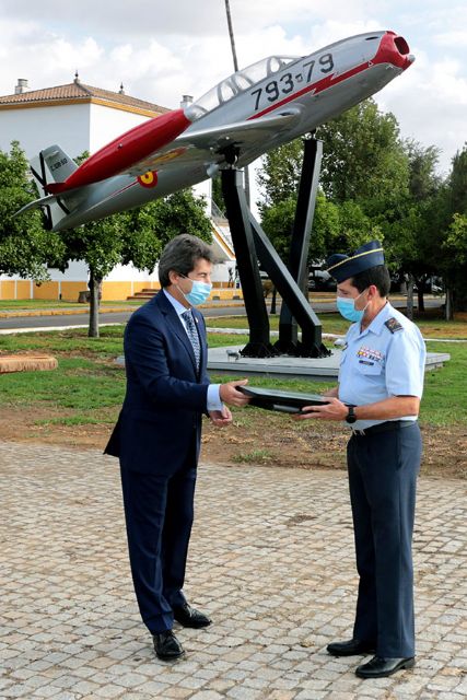 Se inaugura en Tablada (Sevilla) el Monumento del HA-200 Saeta, primer avión reactor de fabricación nacional - 1, Foto 1
