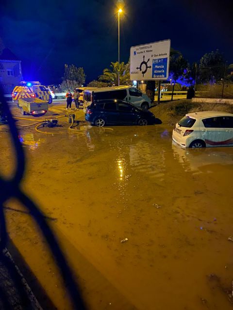 Una fuerte tromba de agua deja en Lorca un total 32 litros, 16 de los cuales descargaron en tan solo cinco minutos - 1, Foto 1