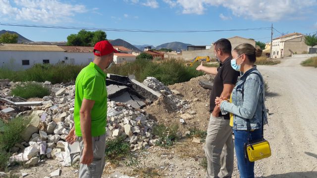 Toneladas de escombro procedente de obras municipales se acumula desde hace 10 meses en un vertedero ilegal a la entrada de la pedanía de Doña Inés - 2, Foto 2