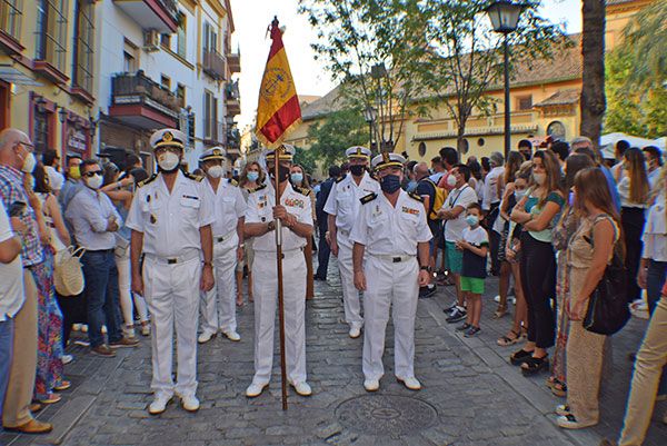 El capataz Antonio Santiago, médico de profesión, fue el encargado de sacar el domingo el primer paso con costaleros en Sevilla en época Covid - 1, Foto 1