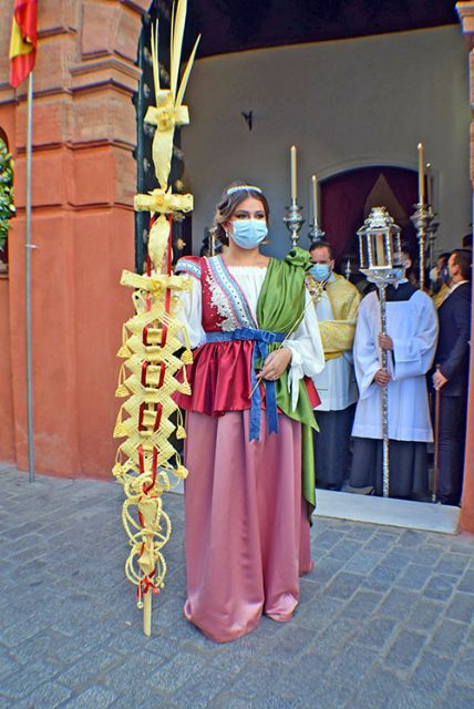 El capataz Antonio Santiago, médico de profesión, fue el encargado de sacar el domingo el primer paso con costaleros en Sevilla en época Covid - 4, Foto 4