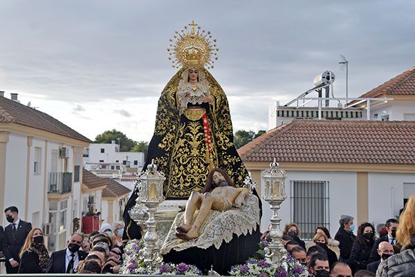 La cofradía de penitencia del Viernes Santo de Alcalá del Río permanecerá en el templo Parroquial hasta cuando este previsto que concluya las obras en su sede de la Real Ermita de San Gregorio - 4, Foto 4