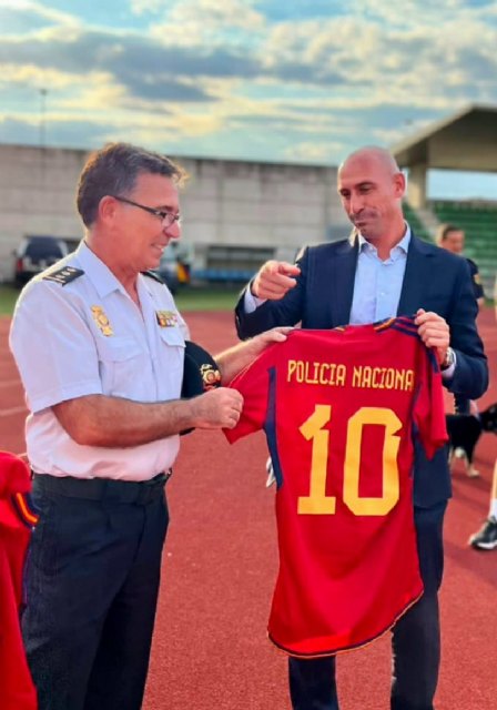 La Unidad de Guías Caninos de la Policía Nacional ofrece una exhibición a la selección española de fútbol - 1, Foto 1