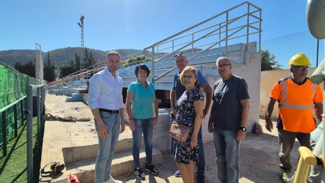 Renuevan las gradas del campo de fútbol de Torreagüera - 2, Foto 2