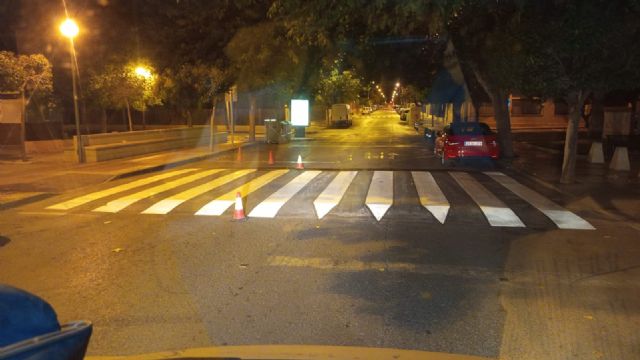 Servicios está llevando a cabo trabajos de repintado en pasos de peatones de varias avenidas - 1, Foto 1