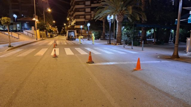 Servicios está llevando a cabo trabajos de repintado en pasos de peatones de varias avenidas - 4, Foto 4