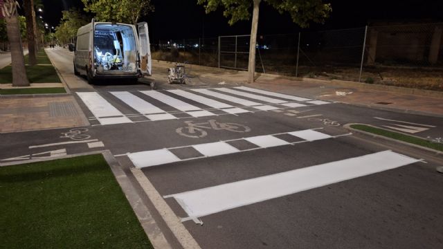 Servicios está llevando a cabo trabajos de repintado en pasos de peatones de varias avenidas - 5, Foto 5