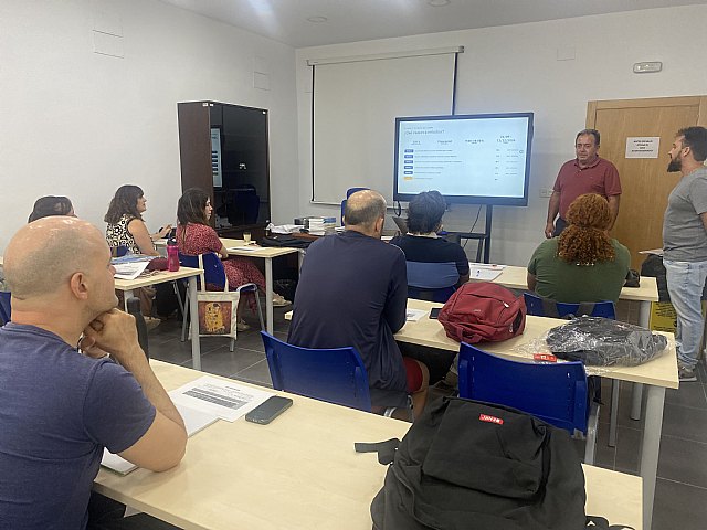 El concejal de Empleo inaugura el curso de habilitación docente para impulsar el empleo en el sector de la Formación Profesional El concejal de Empleo inaugura el curso de habilitación docente para impulsar el empleo en el sector de la Formación Profesional