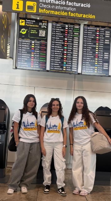 Nuevo curso, misma apuesta por Europa: dos alumnas del IES Saavedra Fajardo inician la primera movilidad de larga duración en Italia - 4, Foto 4