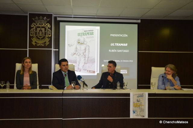 Las Bibliotecas públicas del Ayuntamiento de San Javier Presentaron Ultramar de escritor  Rubén Santiago - 1, Foto 1