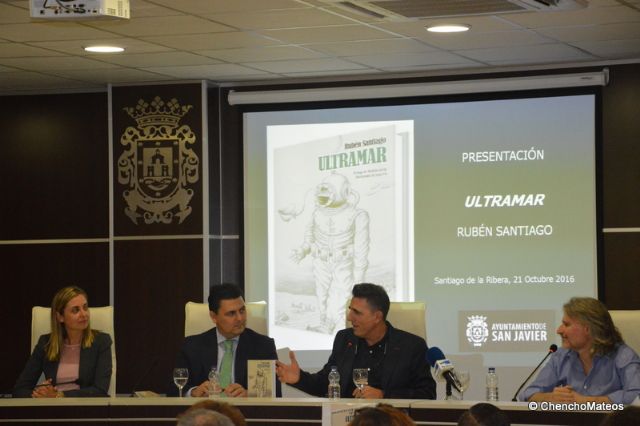 Las Bibliotecas públicas del Ayuntamiento de San Javier Presentaron Ultramar de escritor  Rubén Santiago - 2, Foto 2