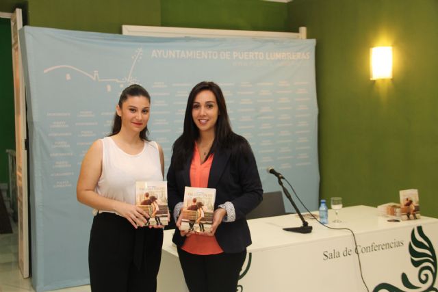 Chris Torrent presenta su primera novela romántica en Puerto Lumbreras - 1, Foto 1