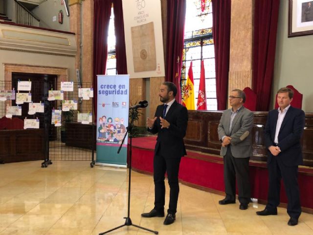 Diez escolares reciben los premios que les acreditan como expertos en seguridad y salud - 1, Foto 1