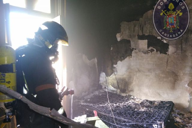 Incendio sin heridos en una vivienda abandonada de Santa Lucía - 1, Foto 1