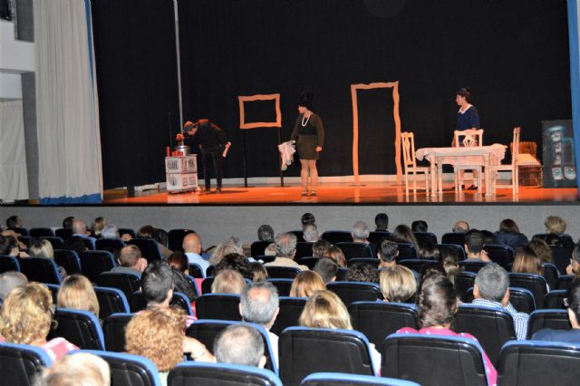 El 'VII Certamen Nacional de Teatro Amateur Juan Baño' disfruta con la 'Cía. Teatro en Construcción' de Elche de su 'Huanita' - 1, Foto 1
