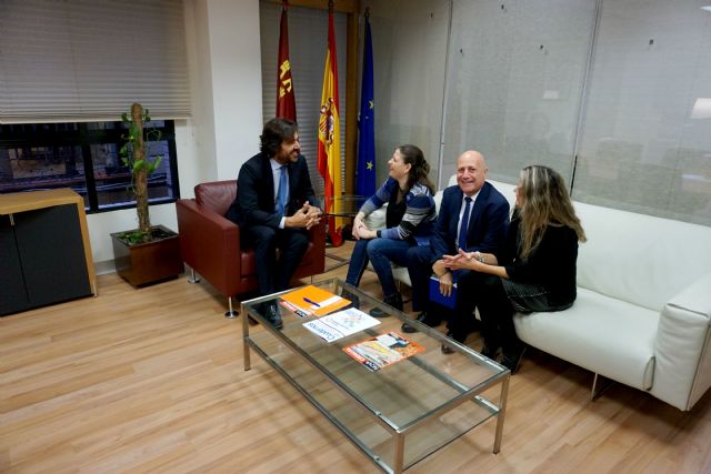 El SEF facilita la atención de medio centenar de personas con discapacidad auditiva en sus oficinas - 1, Foto 1