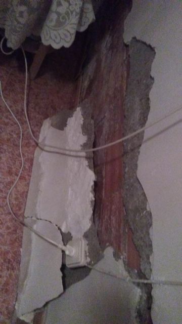 IU-Verdes Lorca pide que se reparen dos viviendas afectadas por la rotura de una cañería de agua en el barrio de Santa María - 1, Foto 1