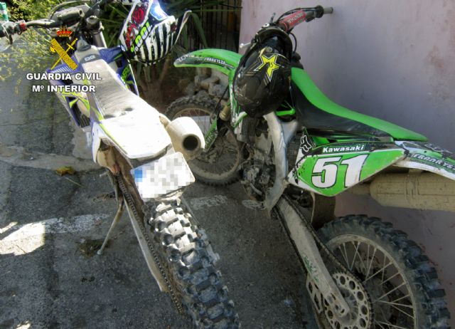 La Guardia Civil controla la circulación de motocicletas y otros vehículos por el medio natural - 1, Foto 1