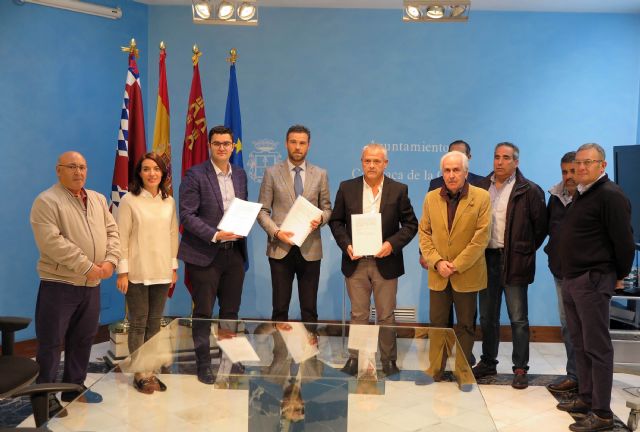 El Ayuntamiento de Caravaca, junto a la plataforma empresarial y ciudadana avalada por 10 mil firmas, pide la prolongación de la Autovía del Noroeste hasta Cavila y la Autovía del Norte - 1, Foto 1