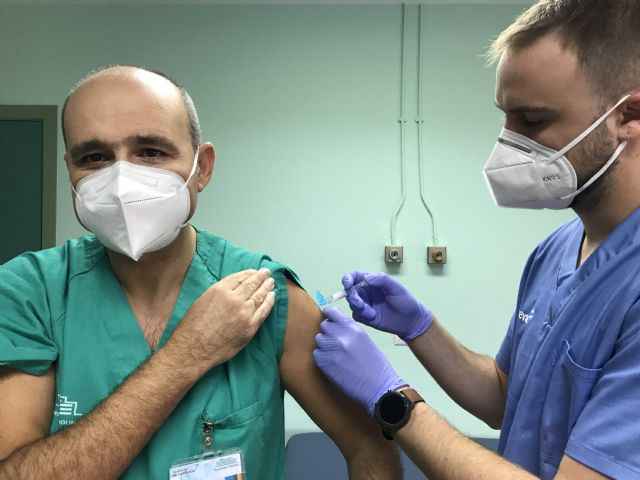 El Hospital de Molina inicia su campaña de vacunación antigripal y antineumocócica para su personal - 5, Foto 5