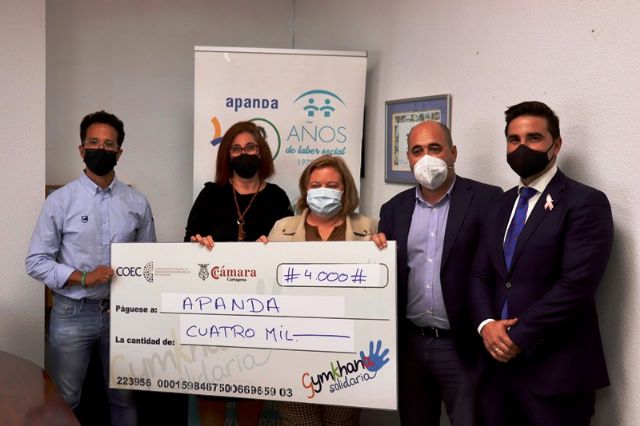 El Corte Inglés entrega a APANDA el cheque de la VII Gymkhana solidaria de COEC y la Cámara de Comercio - 1, Foto 1