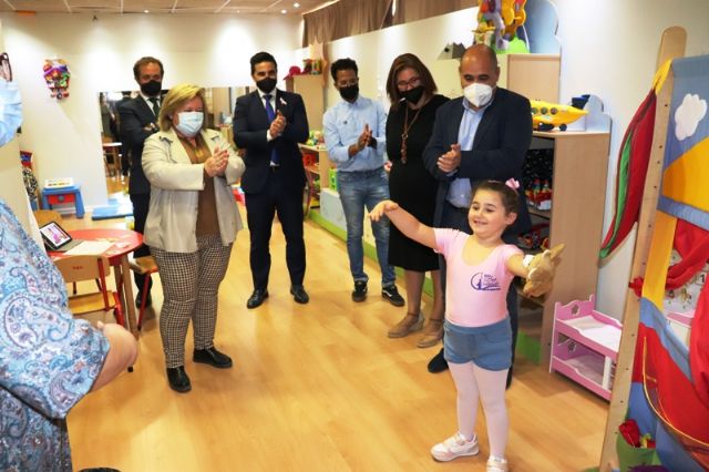 El Corte Inglés entrega a APANDA el cheque de la VII Gymkhana solidaria de COEC y la Cámara de Comercio - 2, Foto 2