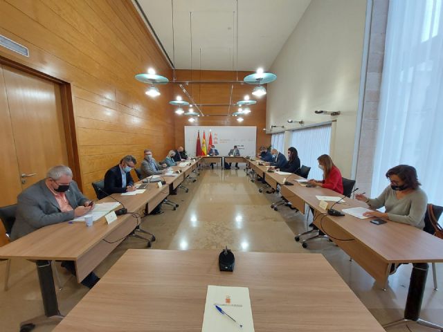 Murcia contará con más taxis en circulación los fines de semana para ofrecer un mejor servicio a los usuarios - 1, Foto 1