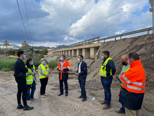 La Comunidad repara los daños ocasionados por las lluvias de septiembre en la vía que comunica Águilas con la pedanía lorquina de Pozo de la Higuera - 1, Foto 1