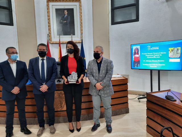 La triatleta Miriam Álvarez recibe el Premio Fausto Vicent al Mérito Deportivo Ciudad de Alcantarilla - 3, Foto 3