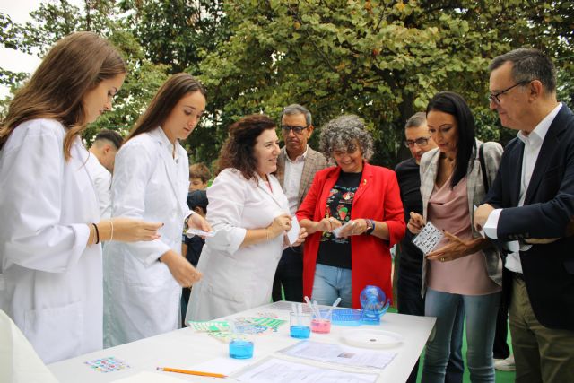 La Semana de la Ciencia y la Tecnología muestra el saber científico en el jardín del Malecón de Murcia - 1, Foto 1