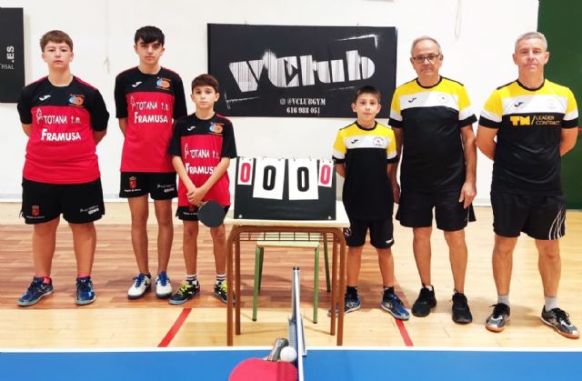 Buena mañana de tenis de mesa del domingo 22 en el Pabellón Manolo Ibáñez donde se disputaron 4 partidos, Foto 8