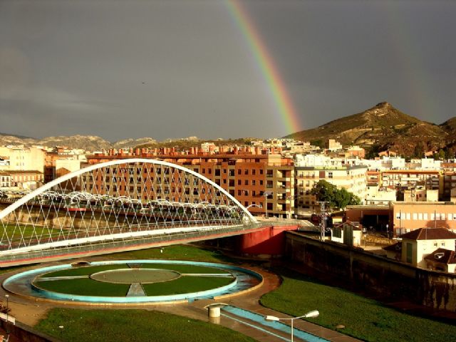 Basura, grafitis y botellones se apoderan del cauce urbano del río Guadalentín - 1, Foto 1