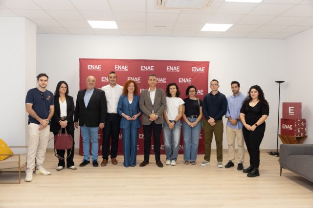 La Consejería de Empresa beca a titulados universitarios desempleados para que accedan gratuitamente a formación de postgrado - 1, Foto 1