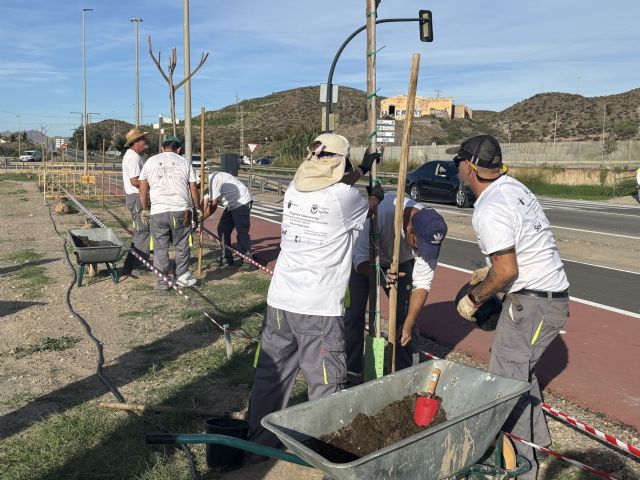 El Ayuntamiento contrata a 27 desempleados a través del programa experiencial Nueva vida para la antigua escombrera municipal y su entorno, Fase III - 1, Foto 1