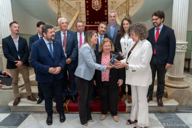 La alcaldesa demanda inversiones en Defensa para impulsar los ecosistemas empresariales de Cartagena, Ferrol y Cádiz - 1, Foto 1