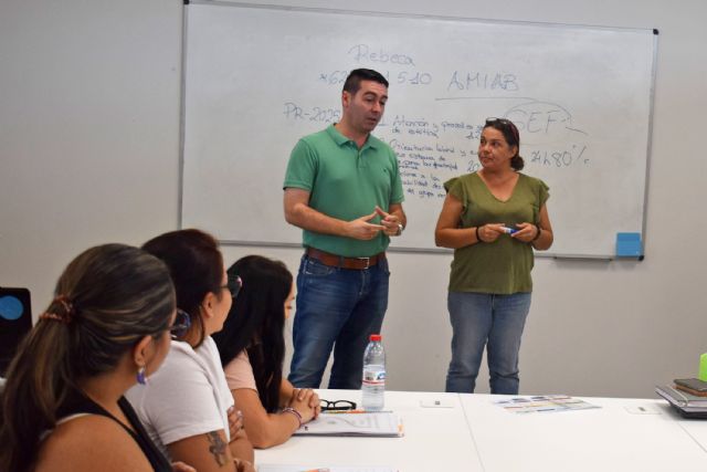 En marcha un proyecto municipal de formación y empleabilidad para mujeres emprendedoras en servicios de estética - 1, Foto 1