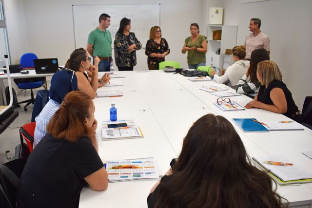 En marcha un proyecto municipal de formación y empleabilidad para mujeres emprendedoras en servicios de estética - 2, Foto 2