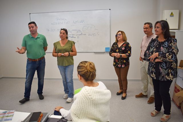 En marcha un proyecto municipal de formación y empleabilidad para mujeres emprendedoras en servicios de estética - 3, Foto 3