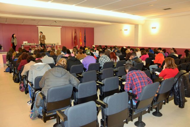 Hoy se celebran los exámenes de Lengua, Matemáticas e Inglés para acceder a los cursos de Certificados de Profesionalidad nivel 2 - 1, Foto 1