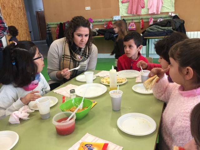 Los alumnos de primaria y sus familias participan en las IX Jornadas de Desayunos Saludables - 1, Foto 1