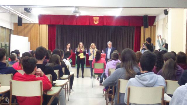 Jóvenes del municipio conocen los riesgos de la violencia de género gracias al Ayuntamiento de Murcia - 3, Foto 3