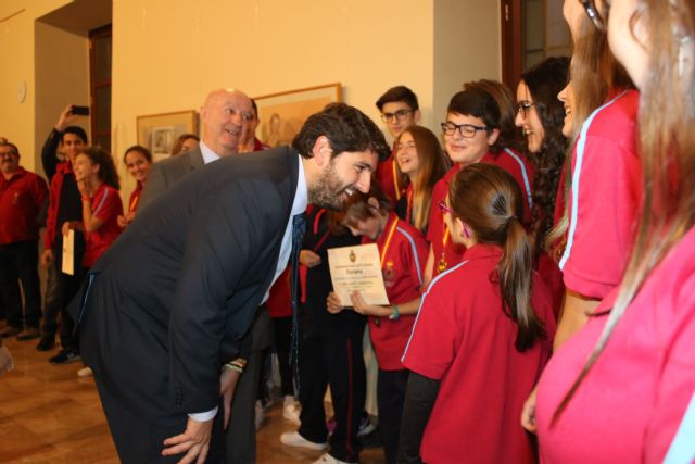 Fernando López Miras recibe a los deportistas murcianos premiados en el Campeonato de España de Jóvenes Promesas de Tiro Olímpico - 1, Foto 1