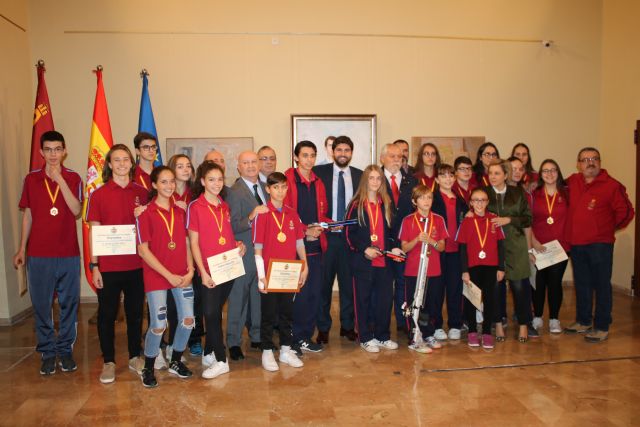 Fernando López Miras recibe a los deportistas murcianos premiados en el Campeonato de España de Jóvenes Promesas de Tiro Olímpico - 2, Foto 2