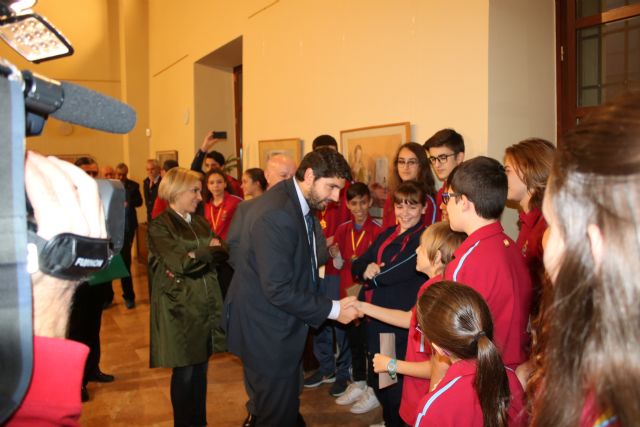 Fernando López Miras recibe a los deportistas murcianos premiados en el Campeonato de España de Jóvenes Promesas de Tiro Olímpico - 3, Foto 3