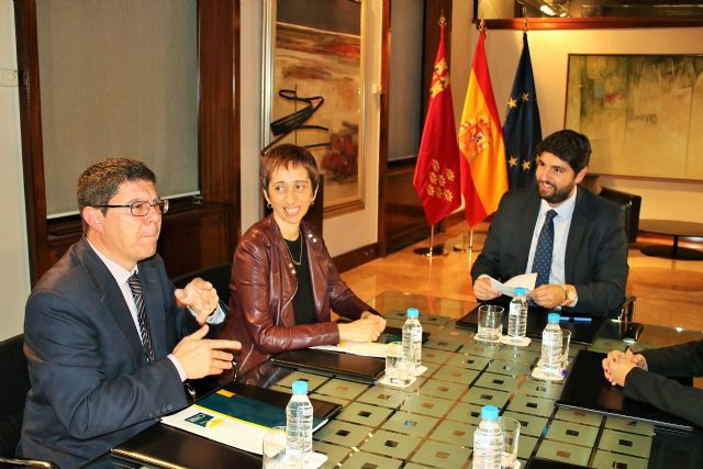 Fernando López Miras se reúne con la presidenta de la Confederación Estatal de Personas Sordas y con el presidente de la Federación de Personas Sordas de la Región - 2, Foto 2