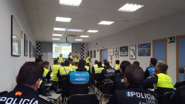 More than 35 Local Police officers from different municipalities of Guadalentín finish the course on crimes against road safety and detection of drugs, narcotics and psychotropic substances in drivers, Foto 8
